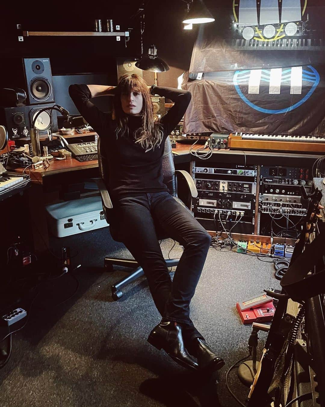 カロリーヌ・ド・メグレのインスタグラム：「This is our last day! It’s a wrap for our music productions for 2020 🎉 Two new albums coming out in March 2021💥💥 #bonustracksrecords」