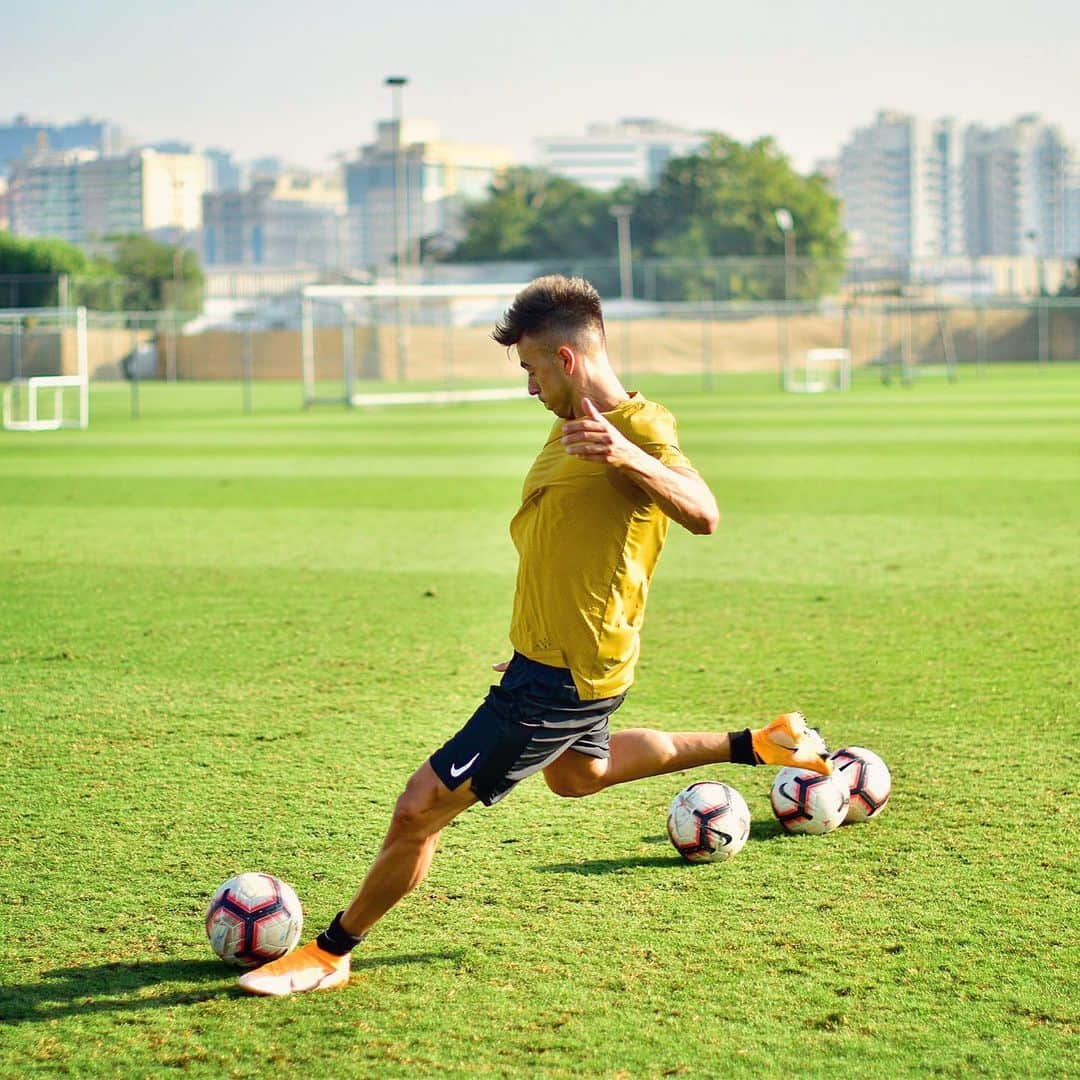 ステファン・エル・シャーラウィさんのインスタグラム写真 - (ステファン・エル・シャーラウィInstagram)「One step closer⚽️💪🏼☑️ #Day6 #Training #Work」12月19日 19時08分 - stewel92