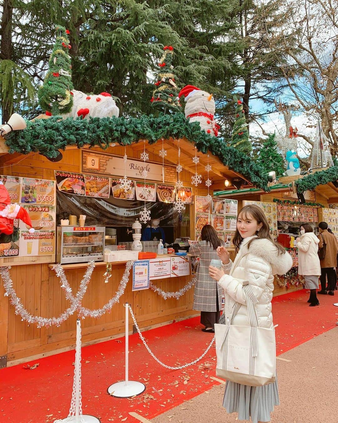 中田絵里奈さんのインスタグラム写真 - (中田絵里奈Instagram)「. 公園行ったらクリスマスマーケットが🎄❤️ 今日は寒かったけどクリスマスの暖かな雰囲気が 楽しめました☺️ . #クリスマスマーケット日比谷 #クリスマスマーケット #日比谷公園」12月19日 19時11分 - erinanakata