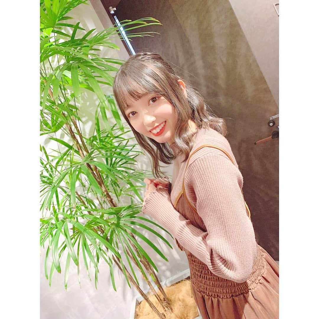 石田みなみさんのインスタグラム写真 - (石田みなみInstagram)「後ろのリボンもかわいいんよ〜﻿ ﻿ ヘアアレンジあんまり得意じゃないけど﻿ リボンとかピンとかつけるだけで﻿ 華やかになるからいつも助けられてる🥺💖﻿ ﻿ #STU48 #charmingtrip #idol #アイドル﻿ #Stucharmingtrip #石田みなみ　﻿ #ベロア #リボン #クリップ #🎀 #ヘアアレンジ #くるりんぱ #majesticlegon #maje #マジェ ﻿ ﻿」12月19日 19時11分 - ishida.minami_373