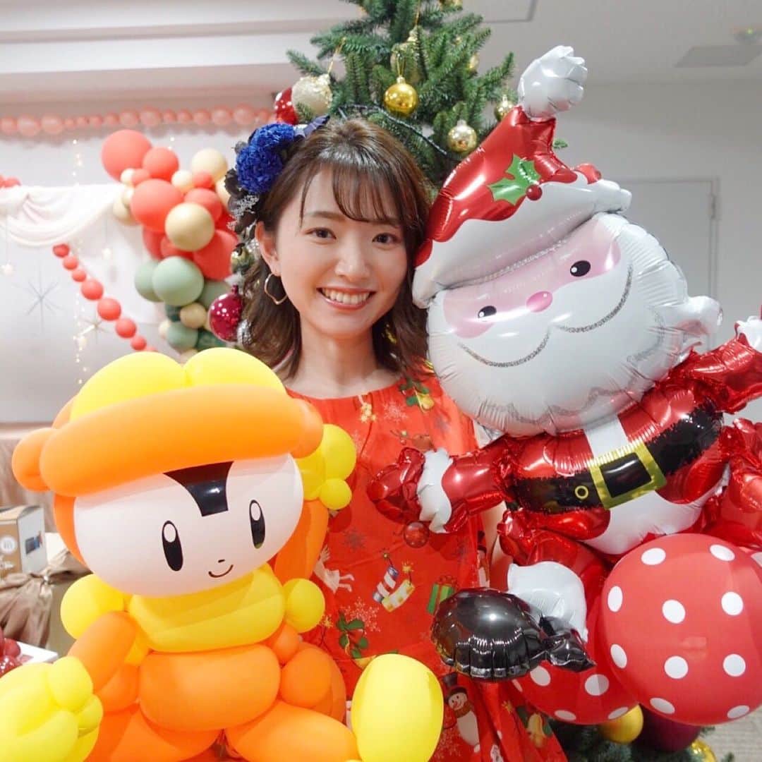 のインスタグラム：「*﻿ ﻿ クリスマス気分〜🦌🎁⸝⋆﻿ ﻿ 三谷産業グループ" おうちde感謝祭 "❣️﻿ YouTubeでライブ配信イベントでした🎤！﻿ ﻿ サンタ姿の太平まさひこさんと一緒に﻿ MCをさせていただきました！﻿ (衣装がかわいかった…♡)﻿ ﻿ 豪華賞品！盛りだくさんの内容！﻿ とっても楽しかった〜♩﻿ ありがとうございました🎅🏻🎄✧﻿ ﻿ _ _ _ #三谷産業 #オンラインイベント」