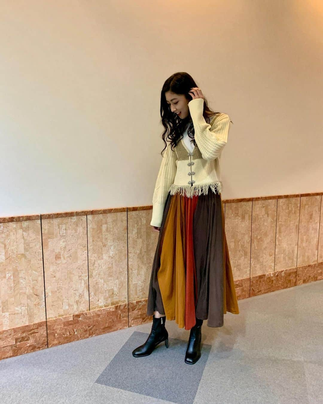 熊井友理奈さんのインスタグラム写真 - (熊井友理奈Instagram)「_  今日のスタジオ衣装🤎🧡❤️ @marte_vintage   #tbs #王様のブランチ #marte #vintage」12月19日 19時15分 - kumai_yurina