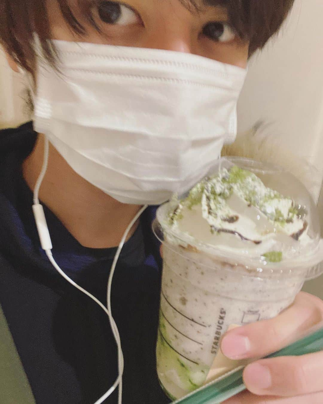 井阪郁巳さんのインスタグラム写真 - (井阪郁巳Instagram)「撮影終わりに久々スタバ☕️どあっぷ。 抹茶×抹茶飲んだ？  #初出し #井阪郁巳 #ご縁  #インスタオシャレ化計画  #swag #写真 #スタバ #抹茶」12月19日 19時27分 - ikumi_isaka_official