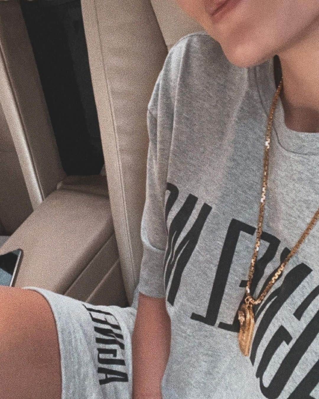 アグネス・モニカのインスタグラム：「🤍 . . #AGNEZMO」