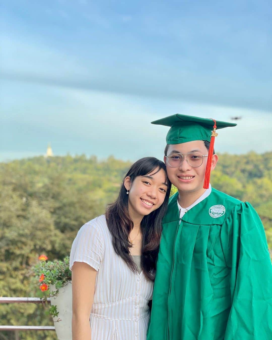 シータ・ラムサムのインスタグラム：「🎉 happy birthday 🎂 and happy graduation! 💚🧑🏻‍🎓 #MSUGrad20」