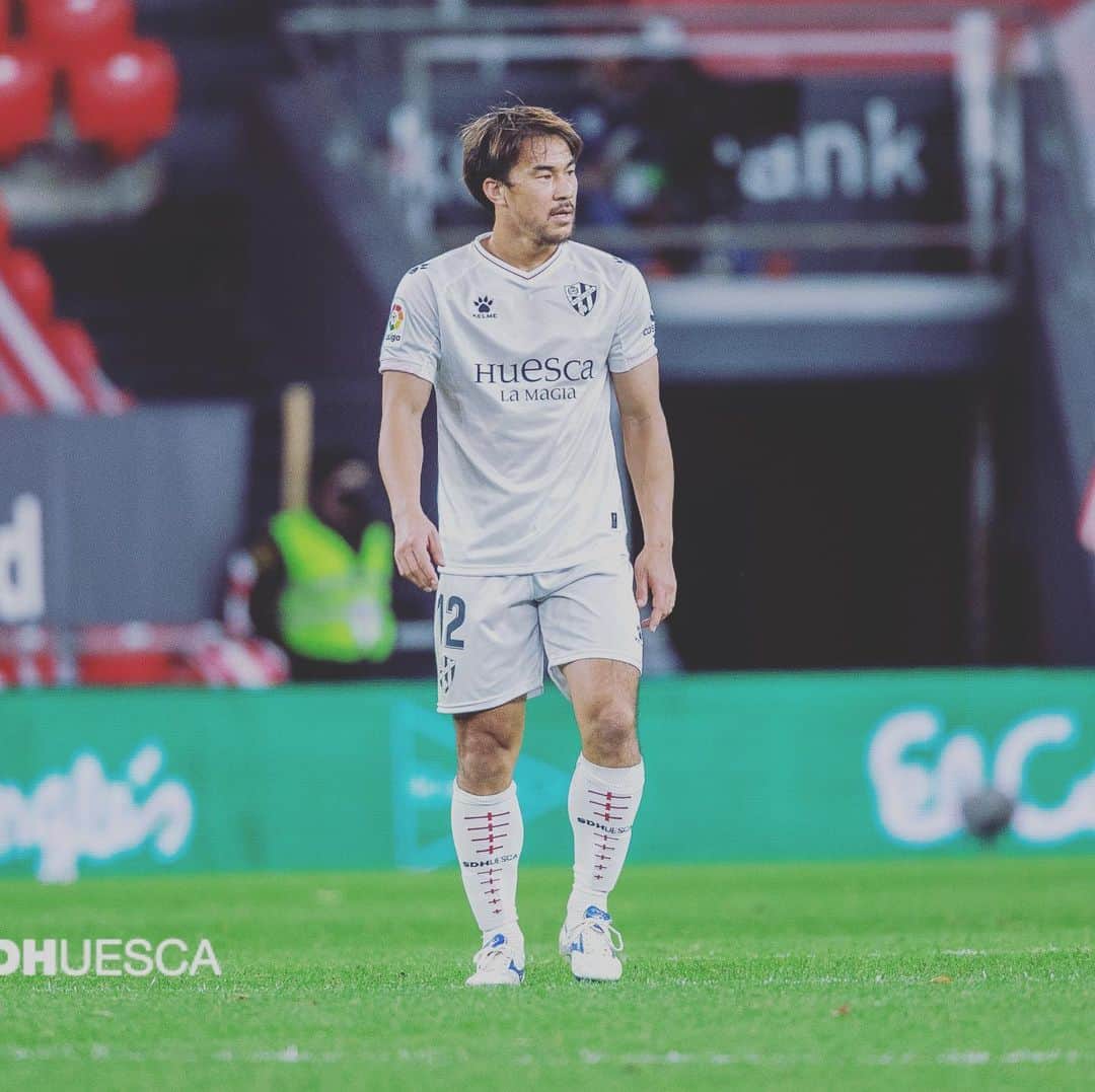岡崎慎司のインスタグラム：「もっとやらなきゃいる意味ない。 #sinreblar🔵🔴」