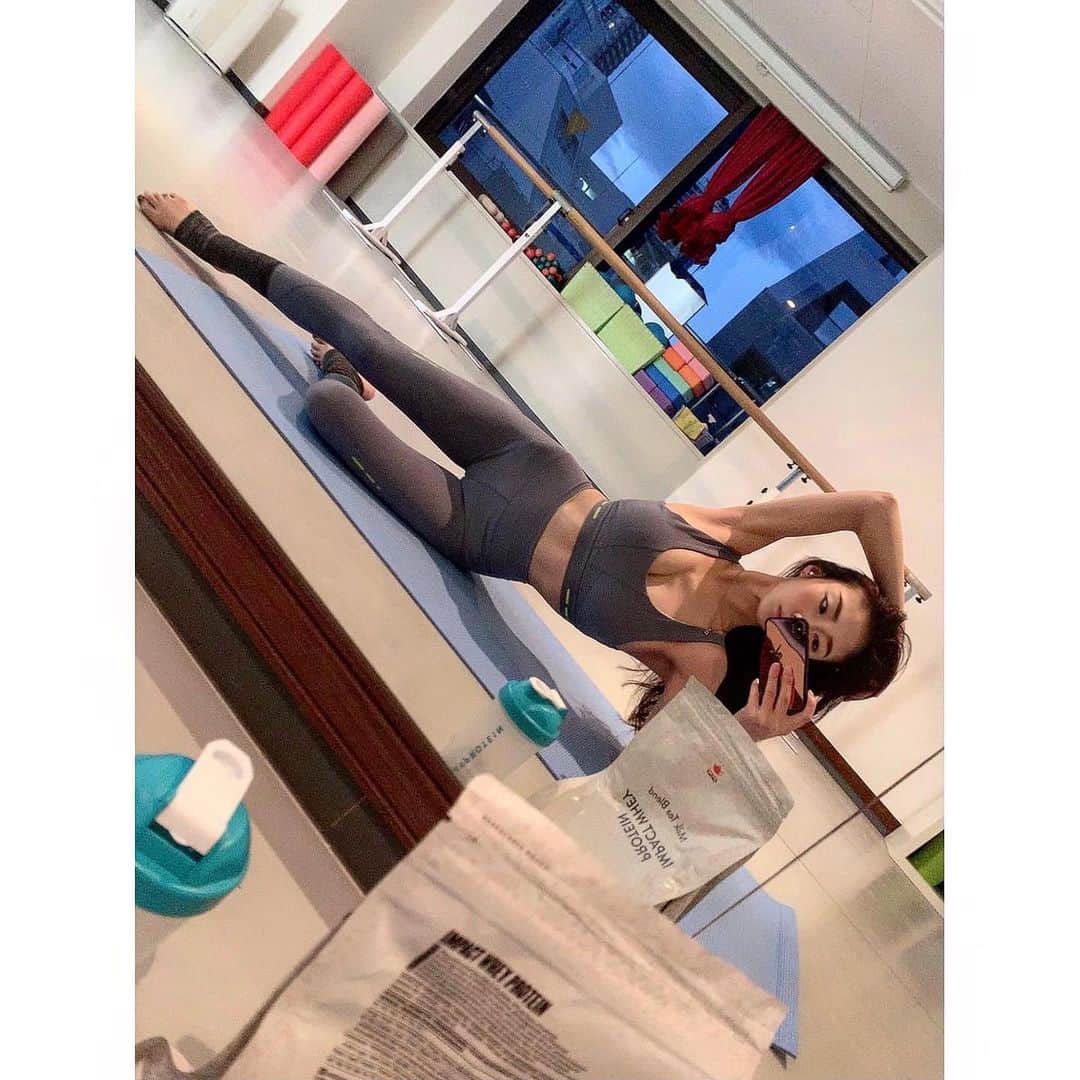 赤嶺紗羅のインスタグラム：「マイプロのウェア🎽可愛い💝 生地感がスムースでヨガ🧘‍♀️やトレーニングに🙆‍♀️ 　 Go To フィットネスキャンペーン🎉で 12/20までプロテインお試しセットが実質無料で試せるみたい✨ 　 さらに、次回購入時に利用可能な1,890円分のジムウェア割引クーポンまでもらえちゃうらしい…😳❣️ 　 ミルクティー味☕️初めてでしたが飲みやすかったです✨ 　 【SARAAM】フォロワー様限定コード🎟 入力してプロテインもウェア🎽もゲットしちゃってください🙋‍♀️ 　 @myproteinjp  @myproteinuk  　 　 　  #diet #fitnessgirl #japanesegirl #yoga #japanese #japanesegirl #足痩せ #美脚 #美尻 #ヨガ大阪 #フリーランス #ホットヨガ #ヨガ #美意識 #ヨガインストラクター #痩せる #ボディメイク #全米ヨガアライアンス #筋トレダイエット #筋トレ #メリハリボディ #プロテイン #ダイエット #筋トレ女子 #ad  #myprotein #マイプロテイン」