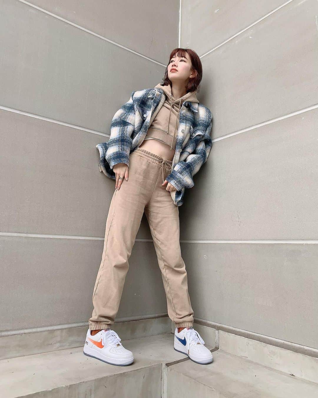 山本ソニアのインスタグラム：「today’s outfit  🧡Kith & Nike & NY Knicks 💙  #kithwomen」