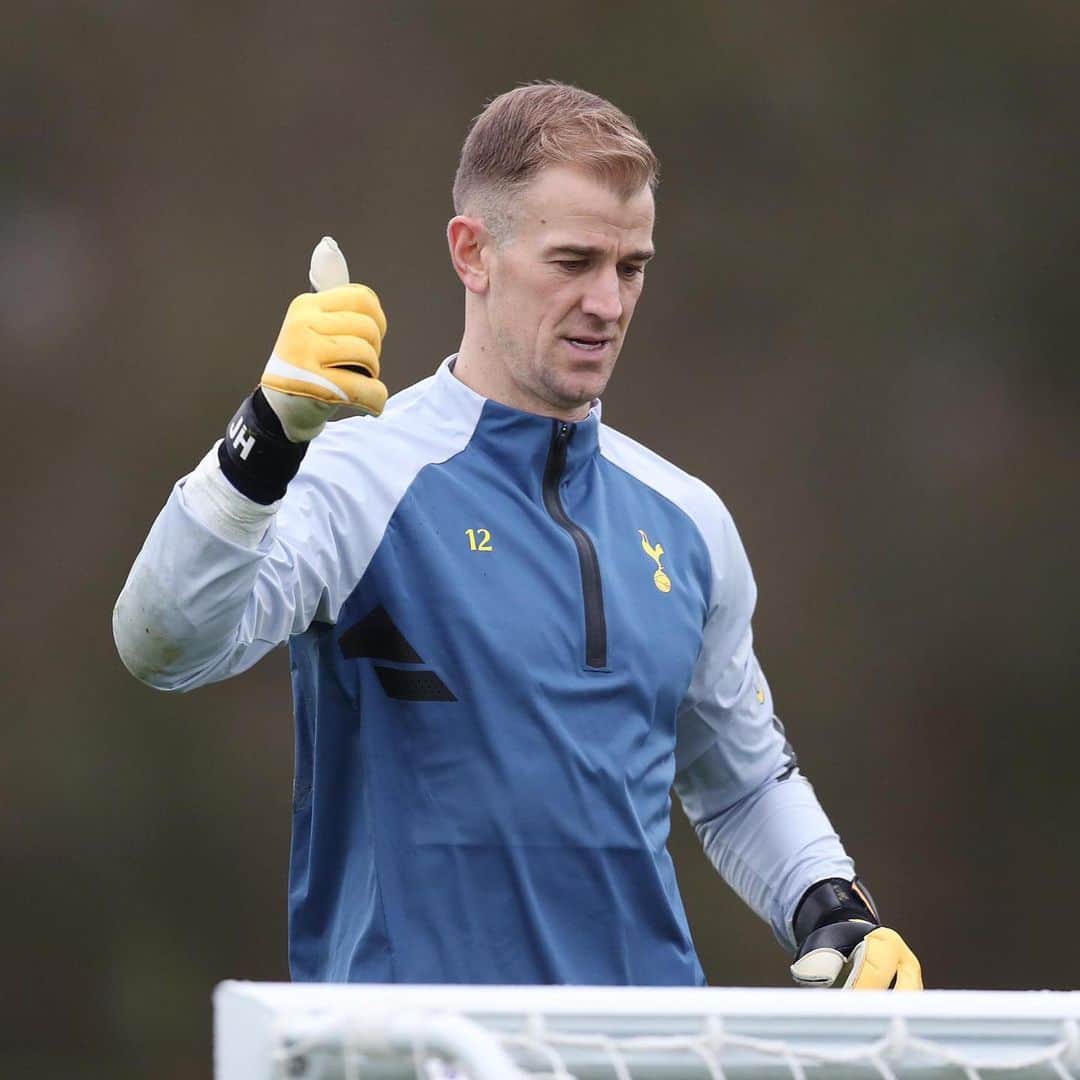 ジョー・ハートのインスタグラム：「👍 🧤 let’s go @spursofficial」