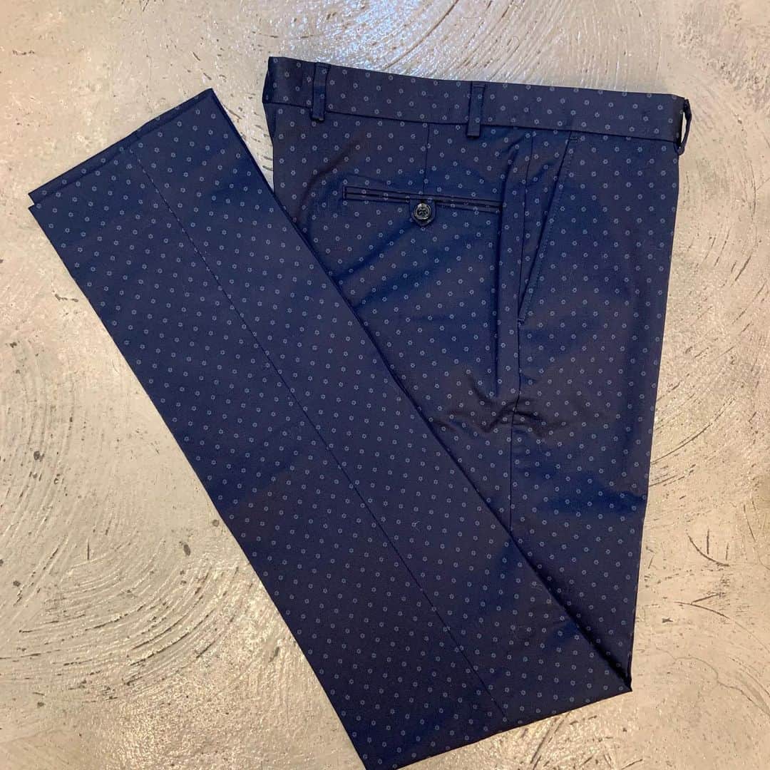 のインスタグラム：「Pantalón con print. Ahora envíos gratis en nuestra tienda on line.」