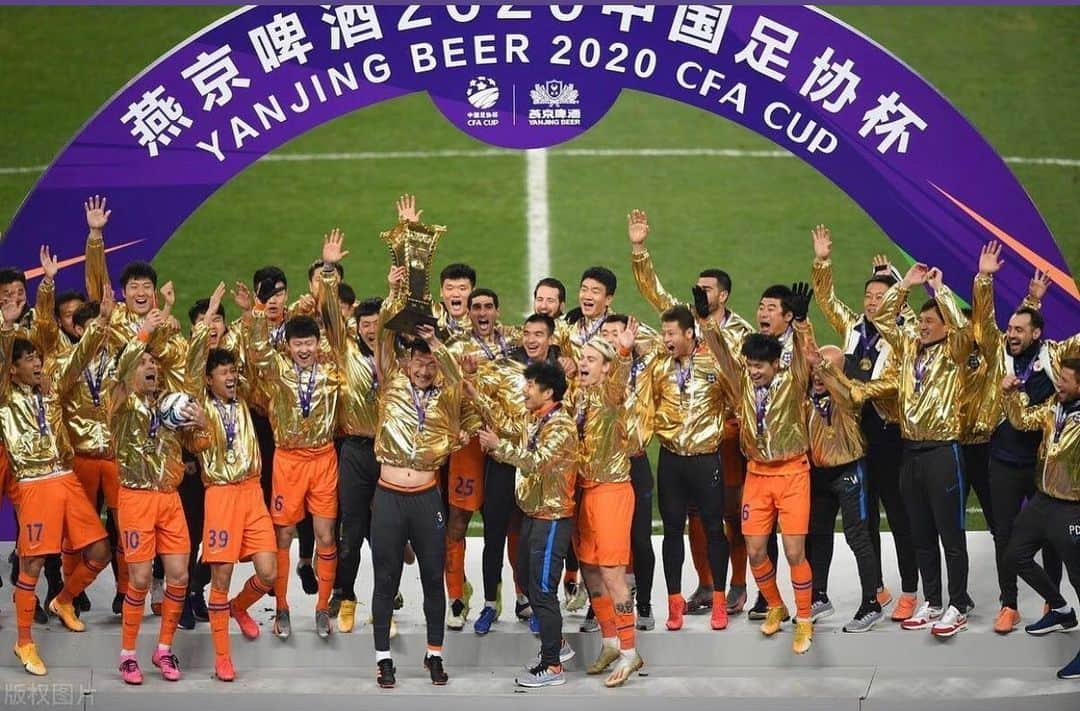 マルアン・フェライニのインスタグラム：「FA cup winner 2020 @lunengtaishan」