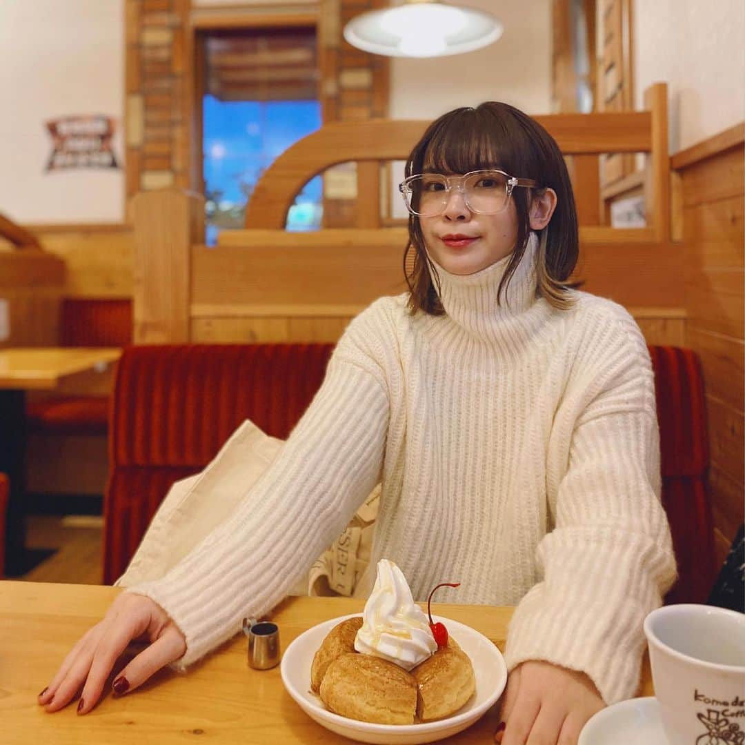 蒼山幸子さんのインスタグラム写真 - (蒼山幸子Instagram)「今日は。 コメダで歌詞を書いていたら 一日が終わりました。 せっかくきたからには 食べちゃうシロノワール。 はちみつが煌めいている。」12月19日 19時35分 - sachiko_aoyama