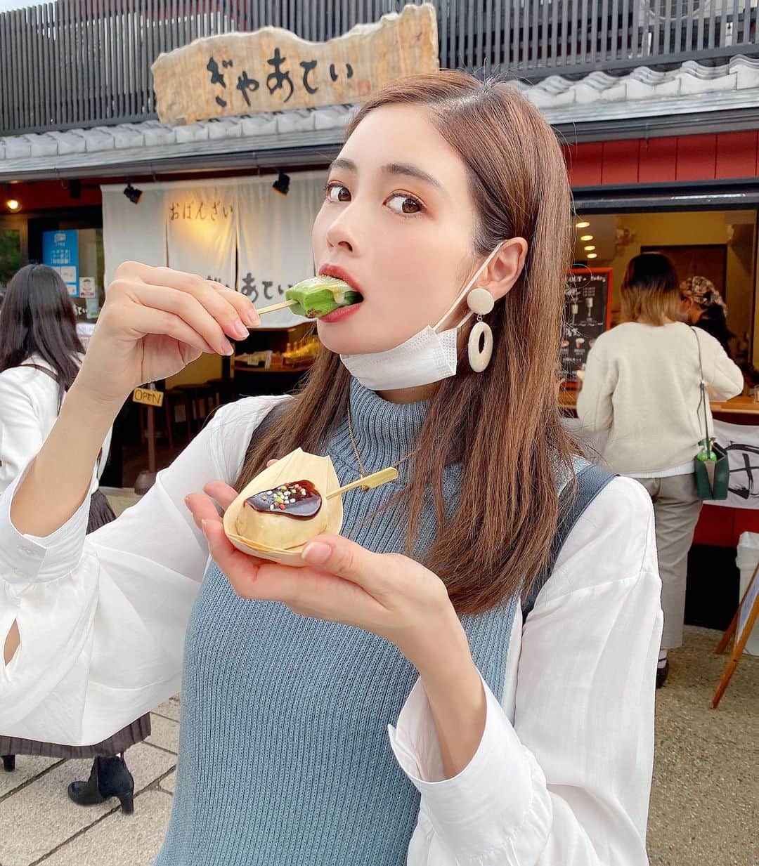 得あゆさんのインスタグラム写真 - (得あゆInstagram)「生麩ぷるんぷるんで大好き💓 ヘルシーで最高だよねっ (京都で食べ歩きした写真もあるので あげていきます。笑) ・ ・ ・ ・ ・ ・ ・ ・ ・ ・ ・ #京都#京都紅葉#京都観光#京都グルメ#京都カフェ#京都旅行#紅葉#紅葉狩り#観光#女子旅#タビジョ#国内旅行#秋コーデ#秋#ニット#インスタ映え#カメラ女子#嵐山#綺麗な景色#生麩#食べ歩き#グルメ#kyoto#kyotojapan#kyototrip#autumnleaves#kyototravel#japantravel#japanesegirl#arashiyama」12月19日 19時44分 - tokuayu819