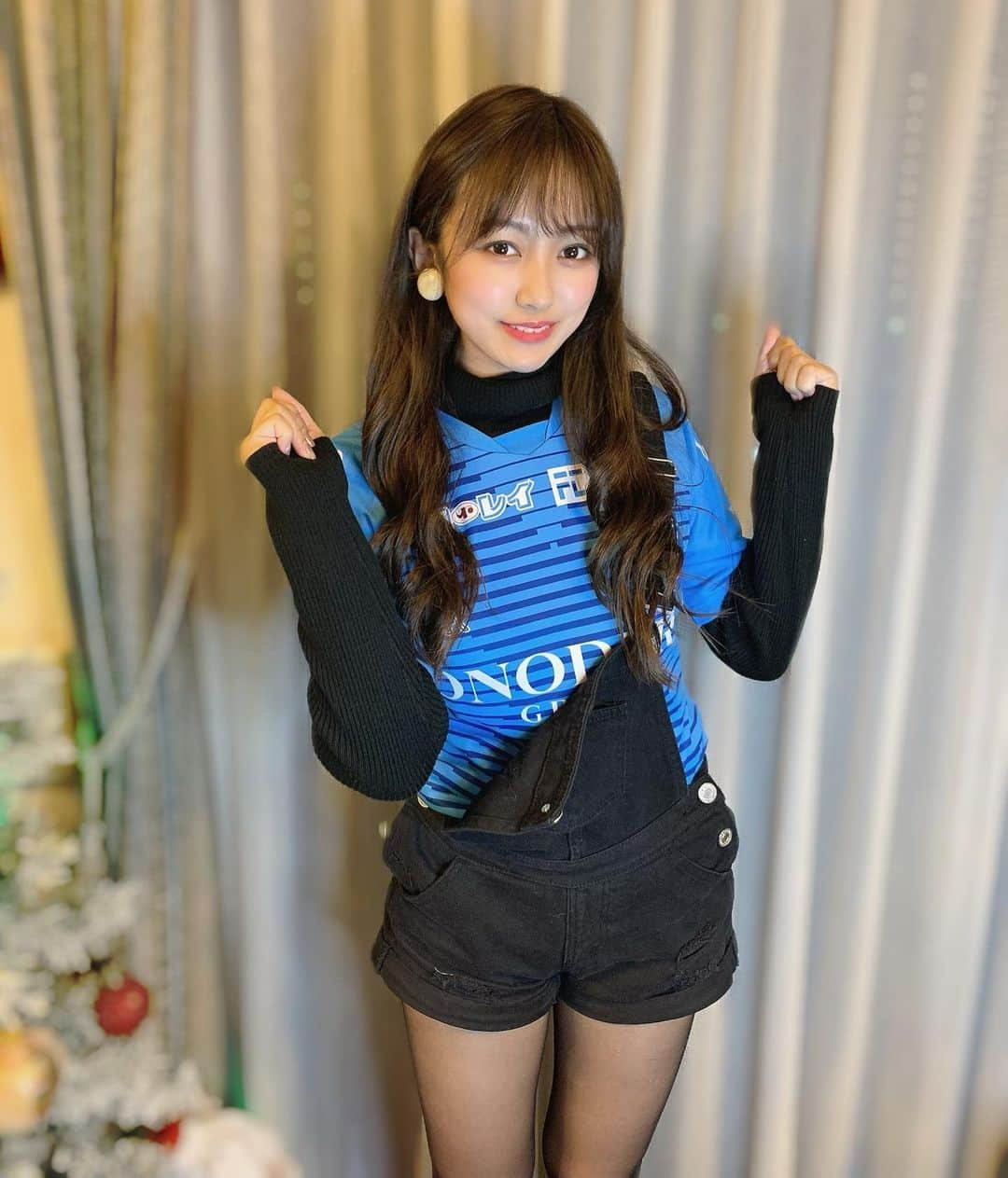 三田萌日香さんのインスタグラム写真 - (三田萌日香Instagram)「#横浜FC vs横浜F・マリノス 選手の皆さん、サポーターの皆さん お疲れ様でした⚽️✨  ダービーでの勝利、とっても嬉しかったです！  そして斉藤光毅選手、海外にいっても、明るい笑顔で活躍する姿を楽しみにしています！応援しています☺  ファッションチェックのコーナーや、ミタ丸探偵団も、毎回楽しみだよ！と言ってくださるサポーターの方がいてくれて嬉しかったです💙  ️ 今年は、コロナの影響で思い通りにいかないことも沢山ありましたが、皆さんと一緒に横浜FCを応援できたことを誇りに思います✨  来年はさらに熱い応援を💪 . . . . . . .  #yokohamafc #ユニフォーム女子 #ユニフォームコーデ　#サッカー女子 #サッカー観戦 #サッカー #soccergirl #soccer #japanesegirl #japaneseidol #アイドル #アイオケ」12月19日 19時45分 - _m_m_monika