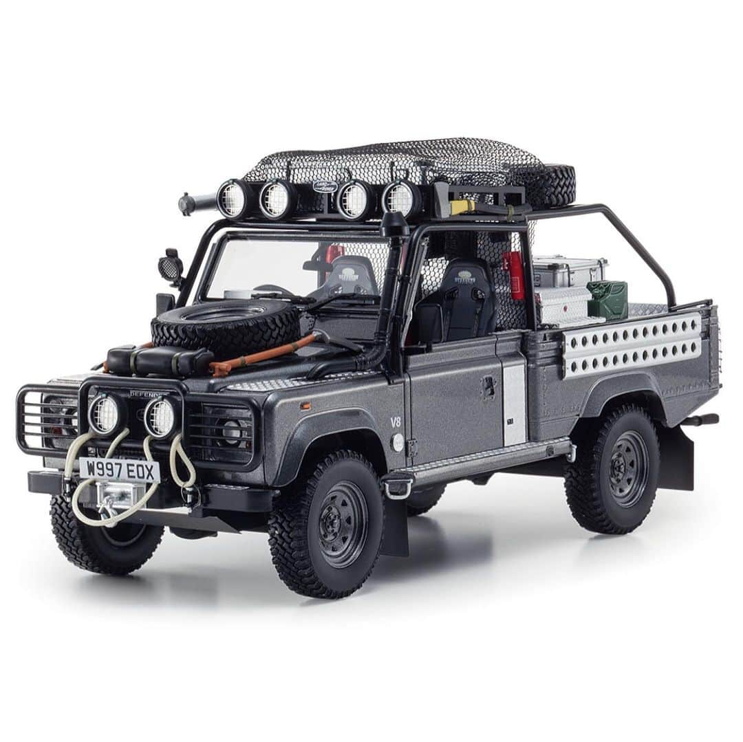 のインスタグラム：「#kyosho #landroverdefender #landrover #defender #defenderlove #tombraider #laracroft #minicar #diecastcar #diecastcars #amazingcars #carphotographer #carcollection #carcollection #carlife #classiccar #exoticcar  #ランドローバーディフェンダー #ランドローバー #ディフェンダー #トゥームレイダー #映画 #車 #クルマ #ミニカー #ダイキャストカー #v8  www.kyosho.com」