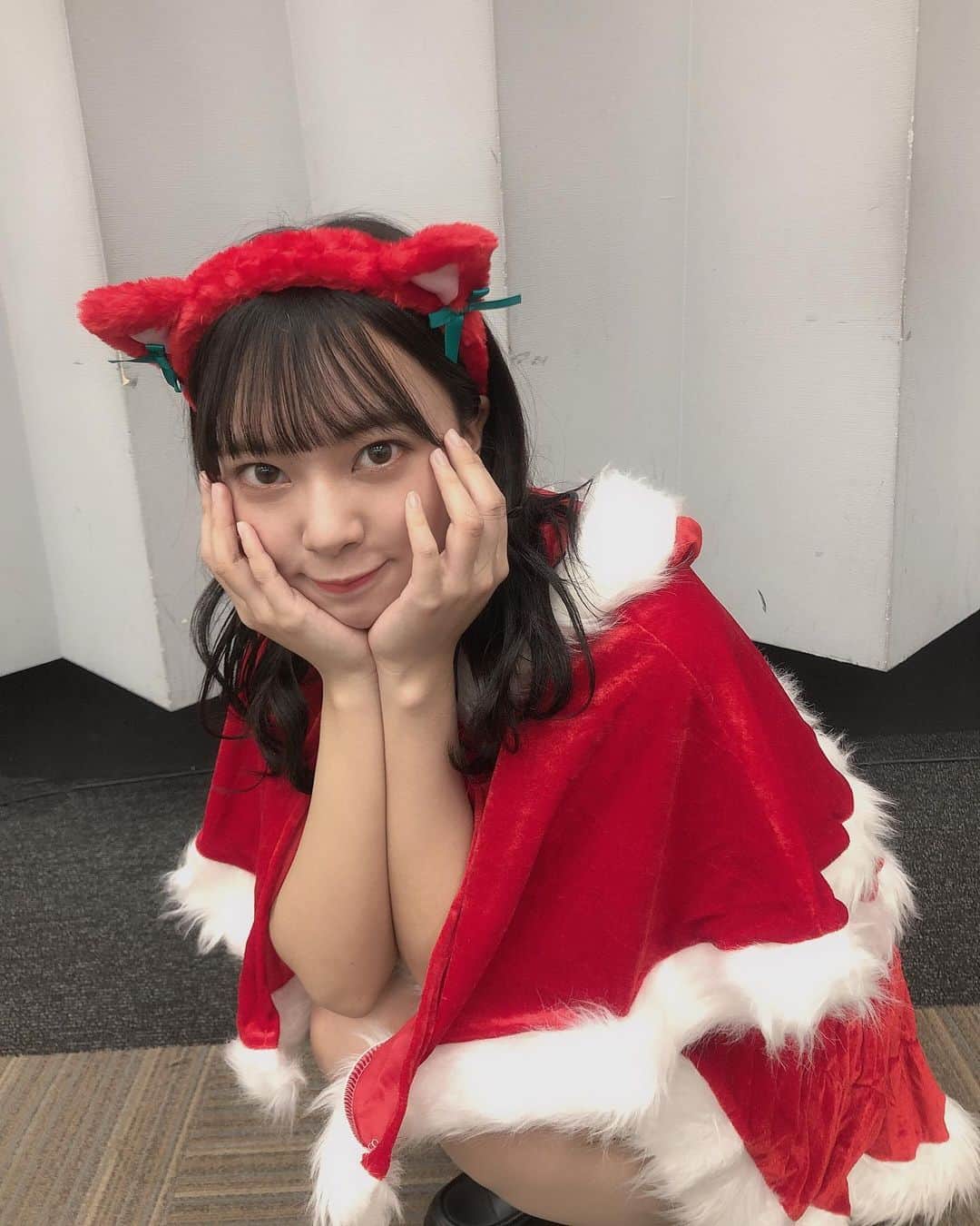 山田寿々のインスタグラム：「🎅﻿ ﻿ 最後のオンラインお話会でした👶🏻﻿ ﻿ 本当に本当にありがとうございましたー！﻿ 毎週のようにしてたからこれからもうないの不思議☹️﻿ ﻿ 毎回とても楽しかったです＾＾﻿ またお会いできますように🎶﻿ ﻿ サンタさんになったー！猫耳も😻❤️﻿ ﻿」