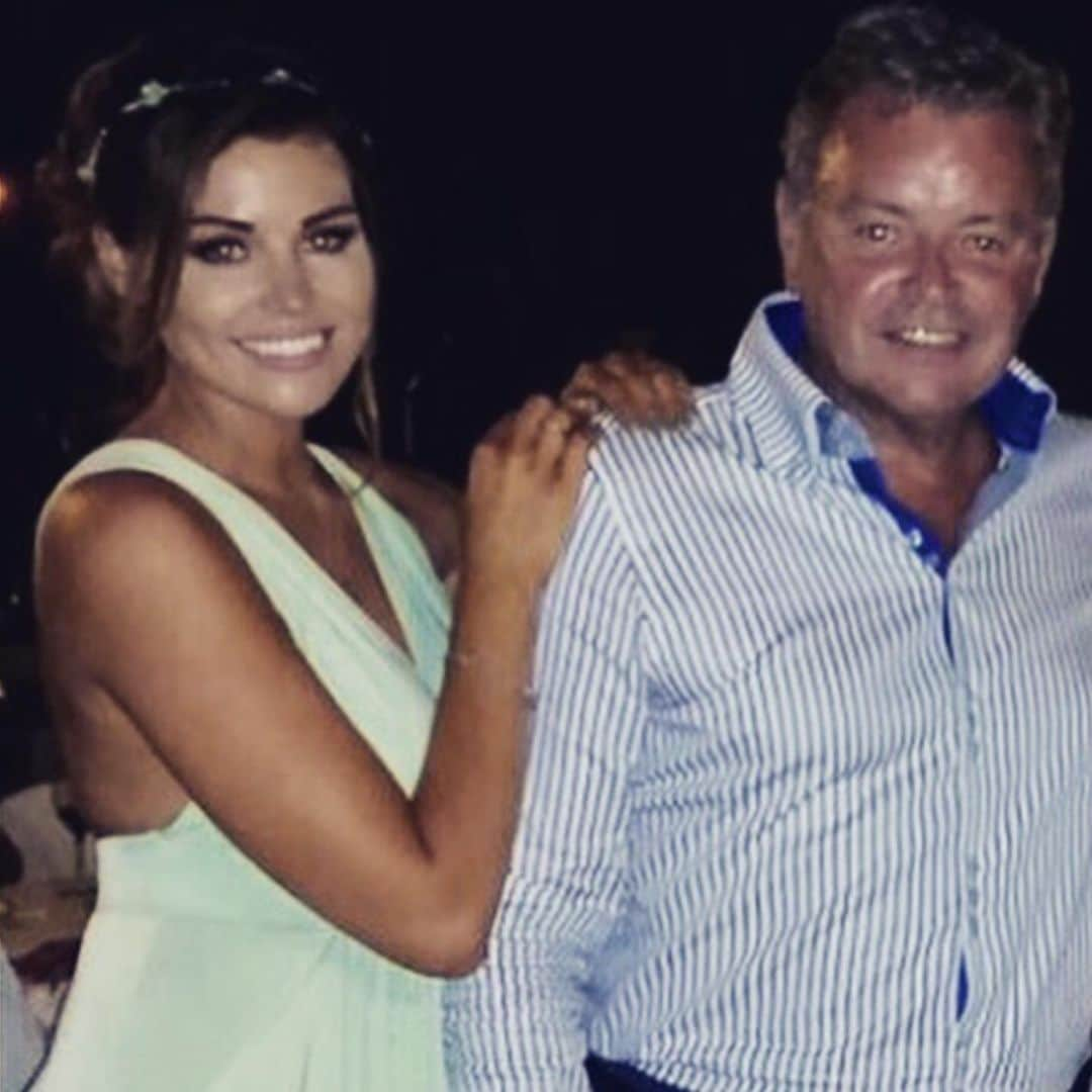 Jessica Wrightさんのインスタグラム写真 - (Jessica WrightInstagram)「Happy birthday to (finally) father of the bride 👰🏽🥰 @bigmarkwright love you dad hope you have a lovely day & sorry we can’t celebrate. You’re so kind hearted & funny without even knowing ❤️🎄✨🎁」12月19日 19時51分 - jesswright77