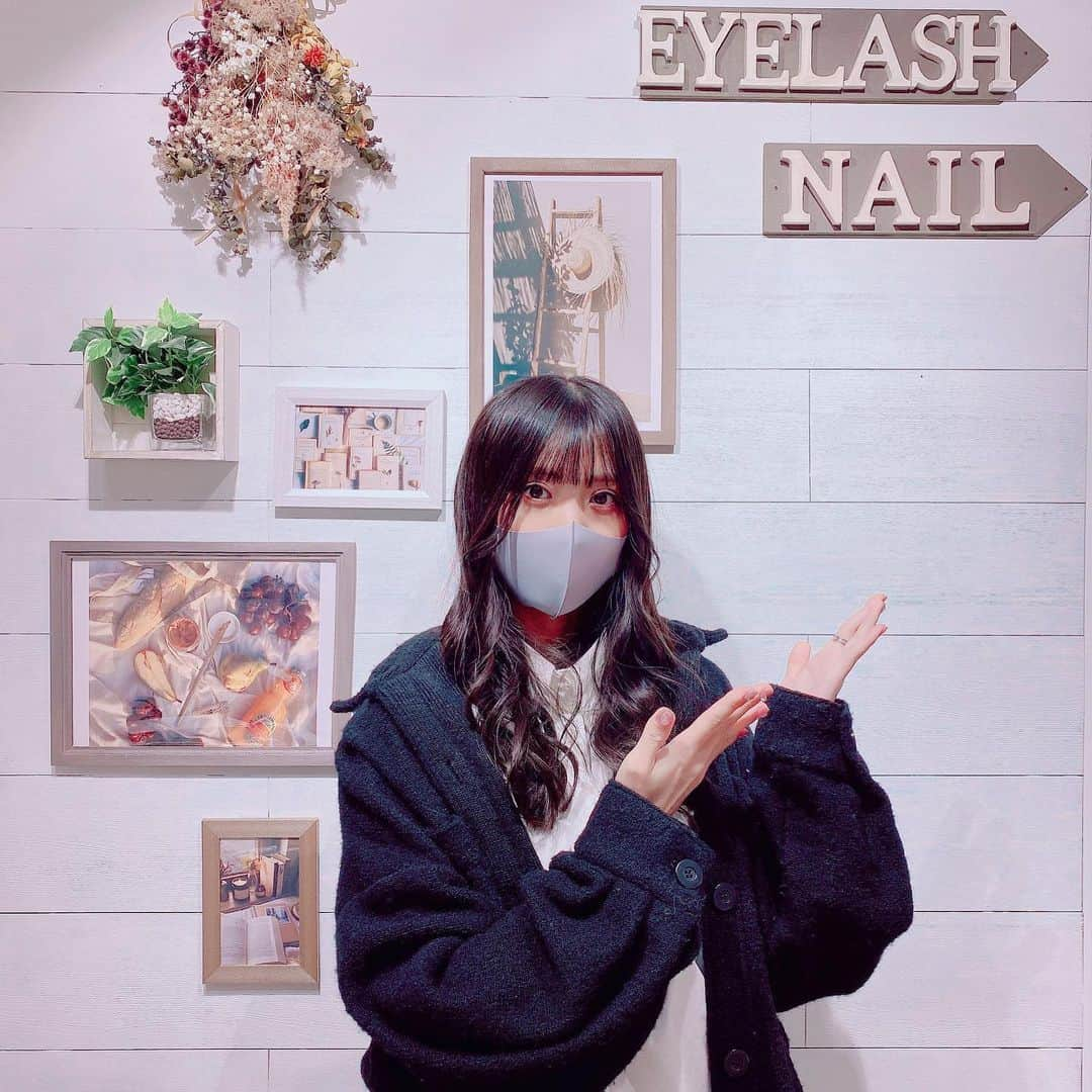 根岸愛さんのインスタグラム写真 - (根岸愛Instagram)「💅💝💅 newネイル💅✨ Lapis新宿店にて 担当はmanamiさん(@lapis_manami )です🥰 気に入りすぎてほとんど前回と同じ🥺💕中指のストーンをパワーアップ！ #nail #lapisnail #magnetnails #ネイル #マグネットネイル」12月19日 19時58分 - negishiai927