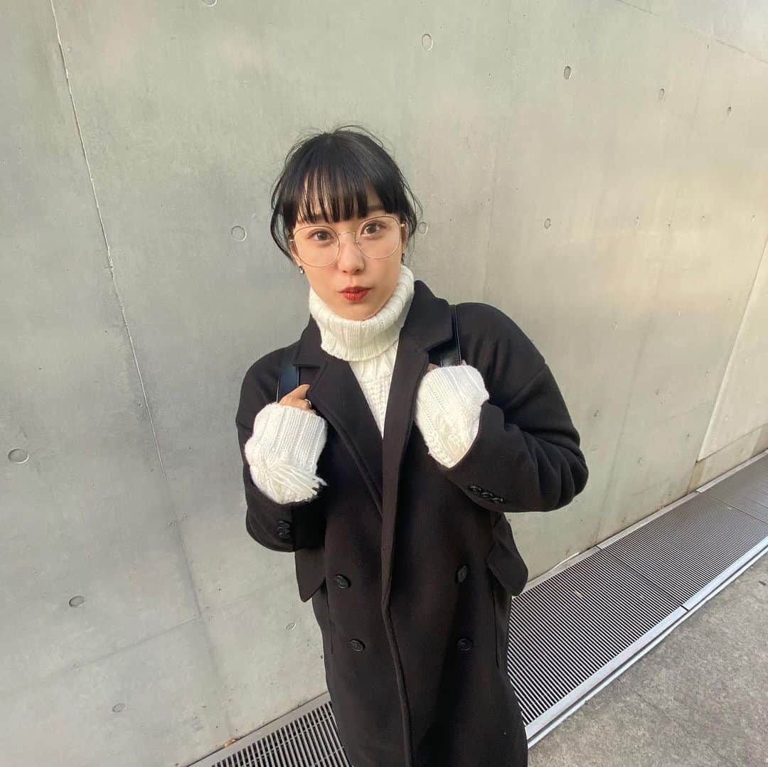山下恵奈のインスタグラム：「この画像にタイトルつけて^ ^」
