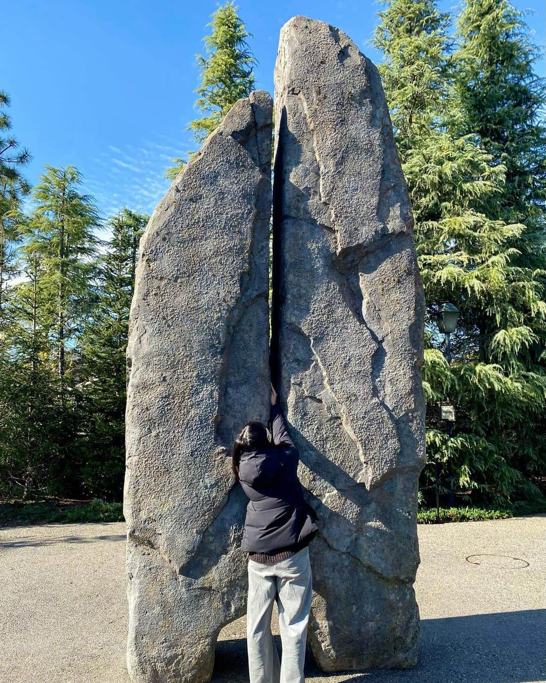 尾上彩さんのインスタグラム写真 - (尾上彩Instagram)「I found nice boulders at Universal Studios Japan😎💓 ・ USJに行くたびに登りたくなる、ハリーポッターエリアにあるこの岩！笑 真剣にオブザべ😎💓 ・ @patagoniajp @patagonia_climb #climbing #bouldering #tradclimbing #climblikeagirl #クライミング #ボルダリング #usj #ユニバ」12月19日 20時00分 - aya_onoe