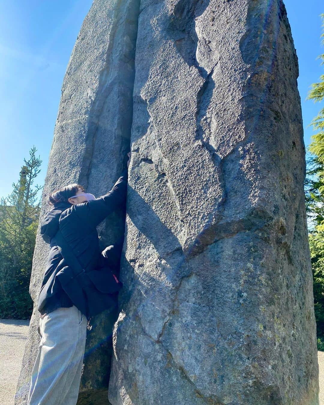 尾上彩さんのインスタグラム写真 - (尾上彩Instagram)「I found nice boulders at Universal Studios Japan😎💓 ・ USJに行くたびに登りたくなる、ハリーポッターエリアにあるこの岩！笑 真剣にオブザべ😎💓 ・ @patagoniajp @patagonia_climb #climbing #bouldering #tradclimbing #climblikeagirl #クライミング #ボルダリング #usj #ユニバ」12月19日 20時00分 - aya_onoe