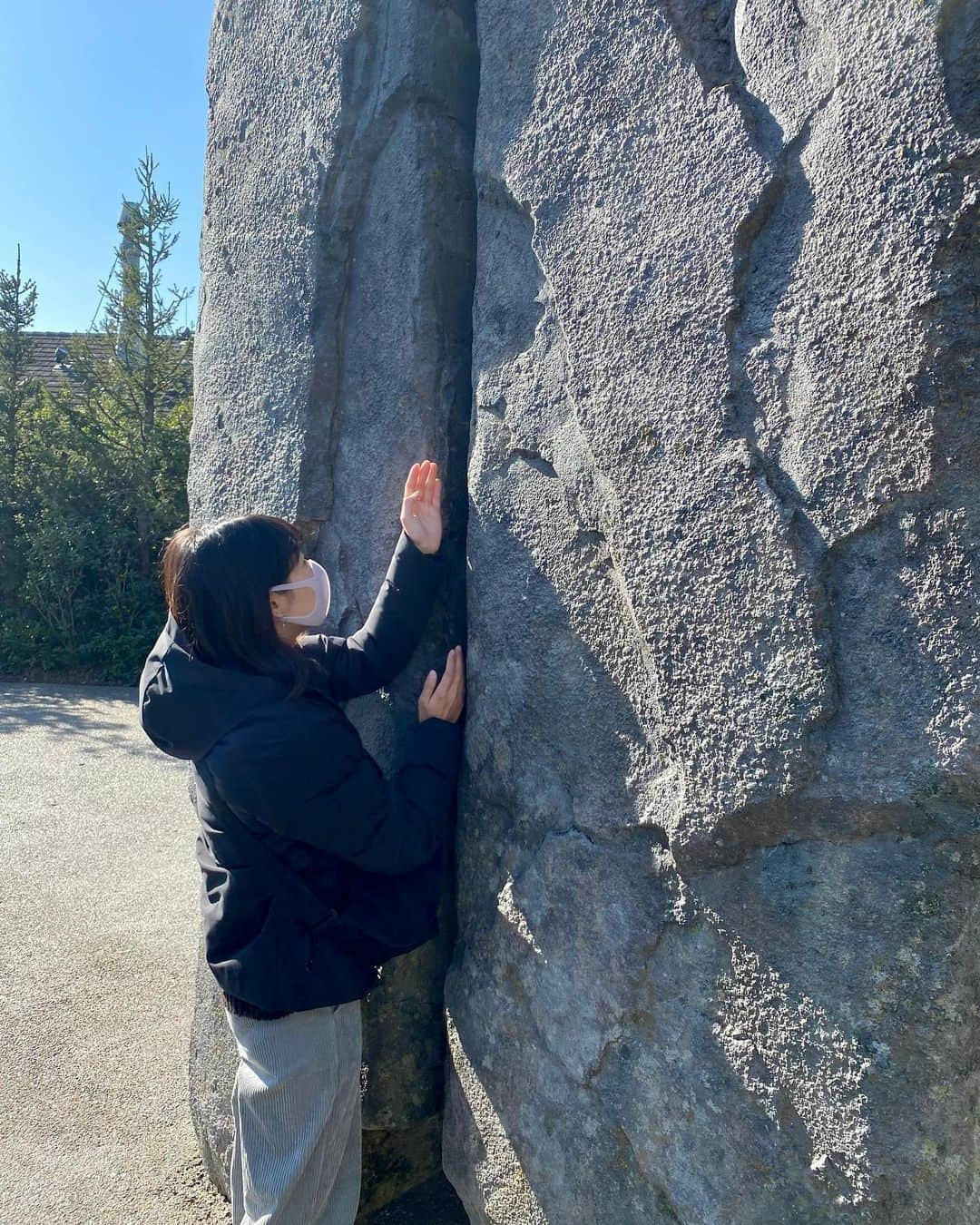 尾上彩さんのインスタグラム写真 - (尾上彩Instagram)「I found nice boulders at Universal Studios Japan😎💓 ・ USJに行くたびに登りたくなる、ハリーポッターエリアにあるこの岩！笑 真剣にオブザべ😎💓 ・ @patagoniajp @patagonia_climb #climbing #bouldering #tradclimbing #climblikeagirl #クライミング #ボルダリング #usj #ユニバ」12月19日 20時00分 - aya_onoe