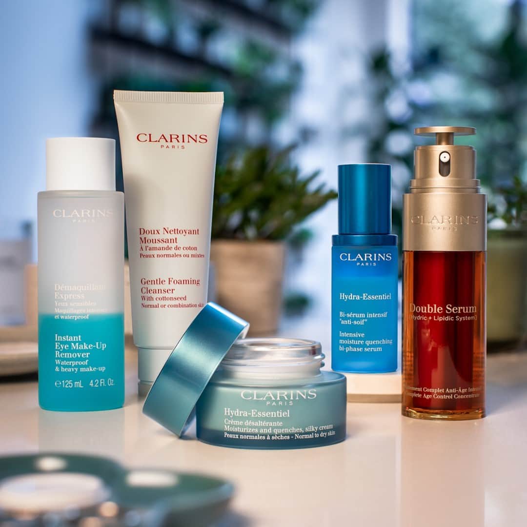 ClarinsUKさんのインスタグラム写真 - (ClarinsUKInstagram)「It's time to get your skin ready for the festive season! ✨  Join Clarins expert Charlotte for a live follow-along Festive Facial and prepare to glow! 💫  Where: ClarinsUK Facebook page When: Tomorrow at 11am  #SelfCareSunday #FestiveFacial #Clarins #ClarinsSkinCare」12月19日 20時00分 - clarinsuk