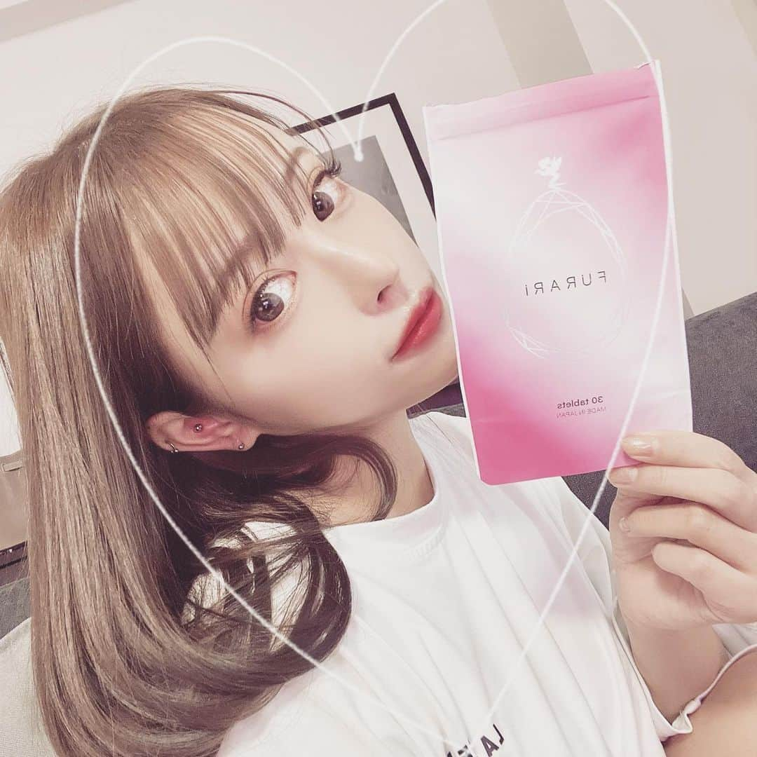 ririさんのインスタグラム写真 - (ririInstagram)「🖤  FURARIいいよね🐻❣️ #バストアップ　に 必要な美容成分✴︎ ワイルドヤムをはじめいろんな 種類がたっっっぷり🍮配合されてるょん💕 エストロゲンしっかり刺激して くれるょん🍸😏🖤 1日1～2粒のむだけ💋 簡単美容だけど🤞 効果も期待できますっ❤️ プエラリア不使用だから 体にも安心安全だょ！🚨 詳しくは.. @furafurari_official ✖︎✖︎✖︎🐻  ​ ​ ​ #FURARI #バストアップ #バストアップサプリ #バストケア #バストケアサプリ #ボディケア #ボディメイク #美容 #PR」12月19日 20時04分 - riri.ribon