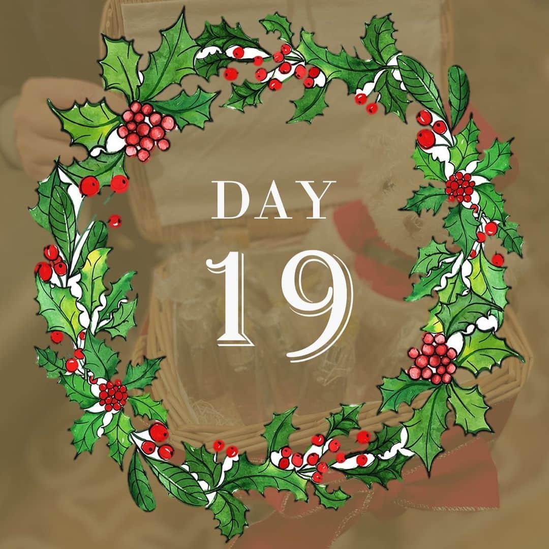 Shangri-La Hotel, Tokyoさんのインスタグラム写真 - (Shangri-La Hotel, TokyoInstagram)「【Count down to Christmas Day 19】   今日はアドベントカレンダーのサプライズデーです！   インスタグラムでDMを送っていただいた先着5名様に、クリスマスプレゼントをお送りいたします。（国内限定）   皆さまからのDMをお待ちしております！ （該当となる方へのみDMでお知らせいたします）   To share the happiness of Advent Calendar, 5 Christmas gifts will be given to the first 5 users who sent DM to us! (Within Japan only)   #シャングリラ東京 #東京 #銀座 #丸の内 #東京ホテル #ラグジュアリーホテル #アドベントカレンダー #サプライズプレゼント #shangrila #shangrilatokyo #Tokyo #Marunouchi #Ginza #LuxuryHotel #TokyoHotel #FutureTravelGuide #FutureTravel #SurpriseGift」12月19日 20時13分 - shangrila_tokyo