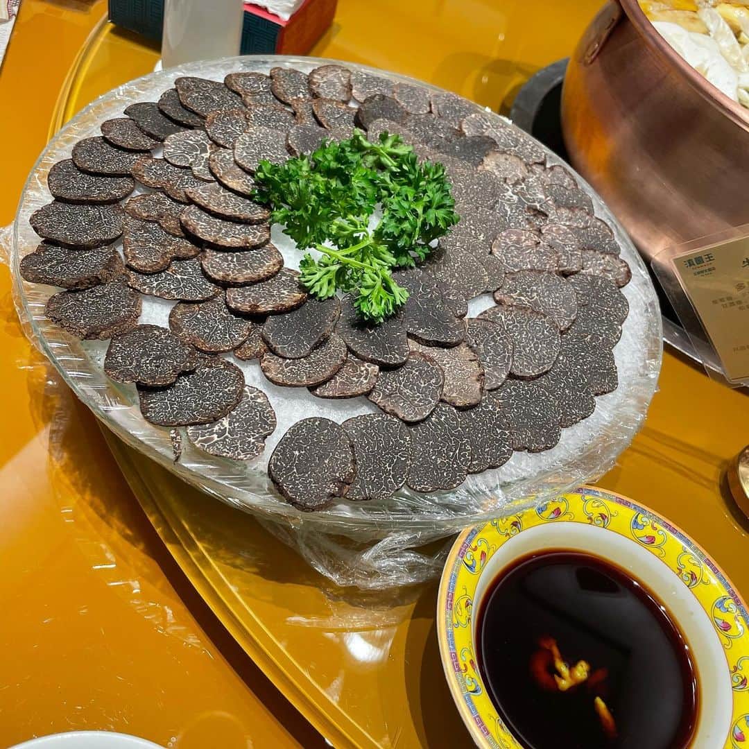サム・リーのインスタグラム：「黑松露刺身😋」