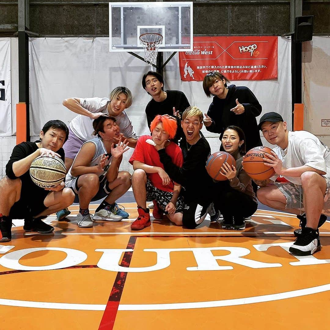 ☆SH!NR!☆さんのインスタグラム写真 - (☆SH!NR!☆Instagram)「レイクレさんにジャックポットのバスケ教えてきた🏀 俺は中学の時何部だったでしょ〜か？ #ジャックポット #レイクレ #バスケ」12月19日 20時10分 - 777.jackpot.777