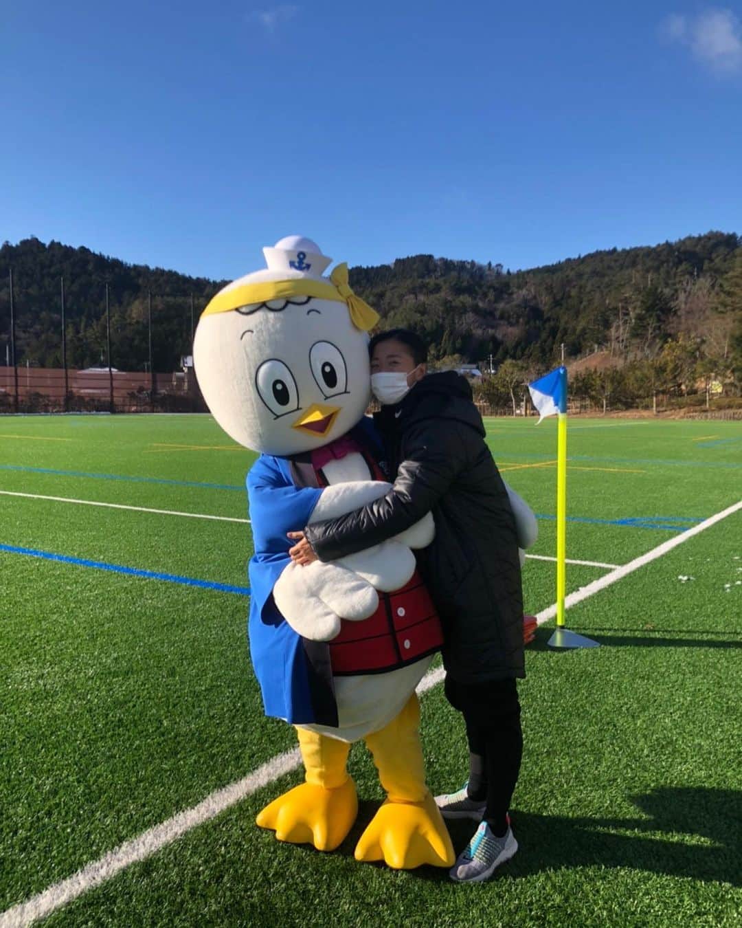 大儀見優季のインスタグラム：「本日より女川町観光大使を務めさせて頂くことになりました⭐️  2011年の東日本大震災から毎年継続して足を運ばせて頂き、女川町には2013年度から子供たちや町民の皆さんと、サッカーや講演会や町ブラを通して交流をさせて頂いています。  女川町の良さを最大限発信し、サッカーを通して人作りに貢献し、観光大使として町と人とを繋ぐ役割を担い、女川街の発展に寄与していけるよう尽力していきたいと思います！  #シーパルちゃん  #女川町 #女川町観光大使 #女川町観光協会 #永里優季 #yukinagasato」