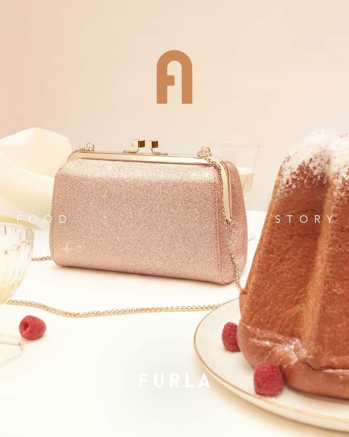 のインスタグラム：「When style meets sweets. Do you know that the taste of the Pandoro made a boy cry? Swipe left to read more about this legend.  #thefurlasociety #furlafeeling #newcollection #furla #accessories #fashion #furlagift」