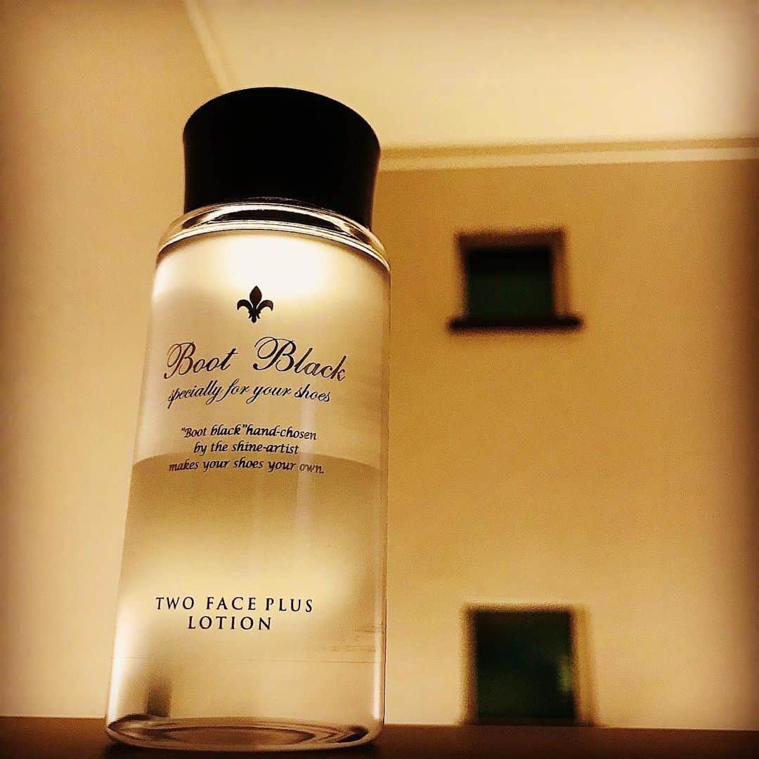 THE COLUMBUS CO.,LTD.さんのインスタグラム写真 - (THE COLUMBUS CO.,LTD.Instagram)「2face plus lotion 水性・油性汚れを効果的に落とします。  使用の際は振って乳白させてからご利用ください。  #bootblack  #columbus #cleaner #cleaning #cleansing #remover #クリーナー #クリーニング #汚れ落とし #汚れ」12月19日 20時17分 - columbus_official_