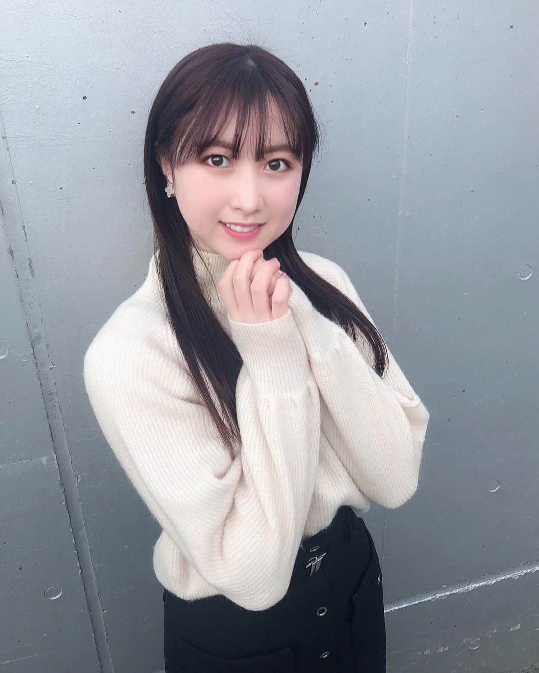 永野芹佳さんのインスタグラム写真 - (永野芹佳Instagram)「オンラインお話し会1日目終わりました〜♡ 今日の私服はこちら💁🏻‍♀️ 冬っぽく白ニット着てみた🤍  お話し会久々で、 芹佳推しの皆さんとお話しできて、 ずっと楽しくてニヤニヤしてました😂💓　 参加してくれた皆さんありがとう♡ 明日もあるのでよろしくです✨」12月19日 20時19分 - iroziro_serika