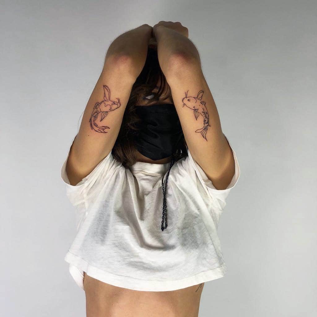 のインスタグラム：「Obsessed with my new babies 🖤 🖤🖤 by the most extraoooordinarily talented babe @sukilune」