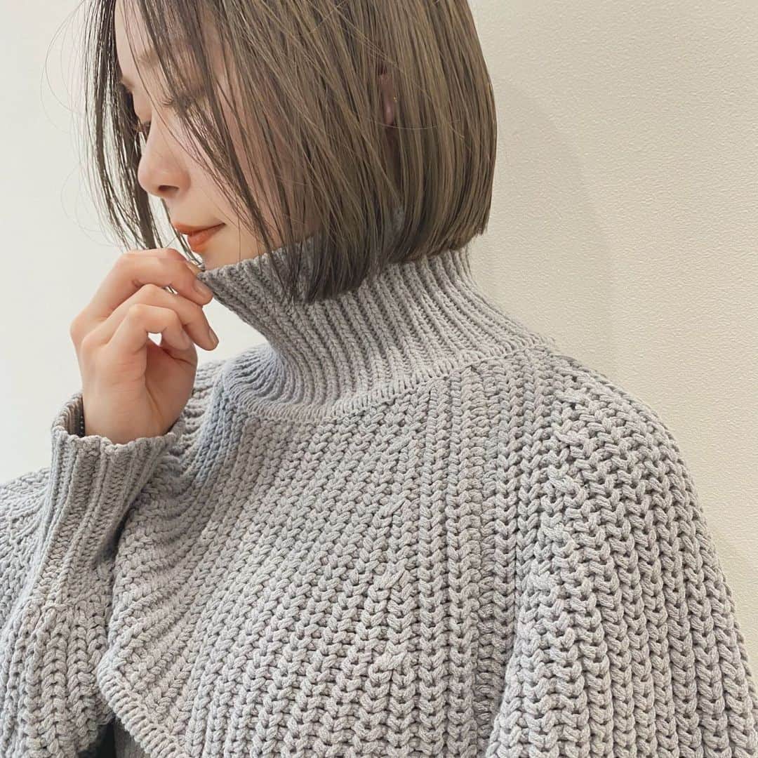 のインスタグラム：「オーダー「モテる髪色にしてください」以上。﻿ ﻿ 久しぶりにオリーブ系入れてもらった…﻿ 今回もとっても可愛い…ありがとうございました🥲🤍」