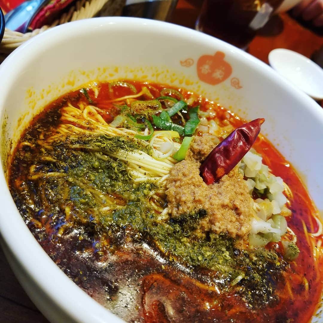 常世晶子さんのインスタグラム写真 - (常世晶子Instagram)「今日の食べ物まとめ🍴痺れる担々麺に、ハーブのソーセージ。食べ物は癒し🙆!!  #食べる女」12月19日 20時28分 - tokoyo_shoko