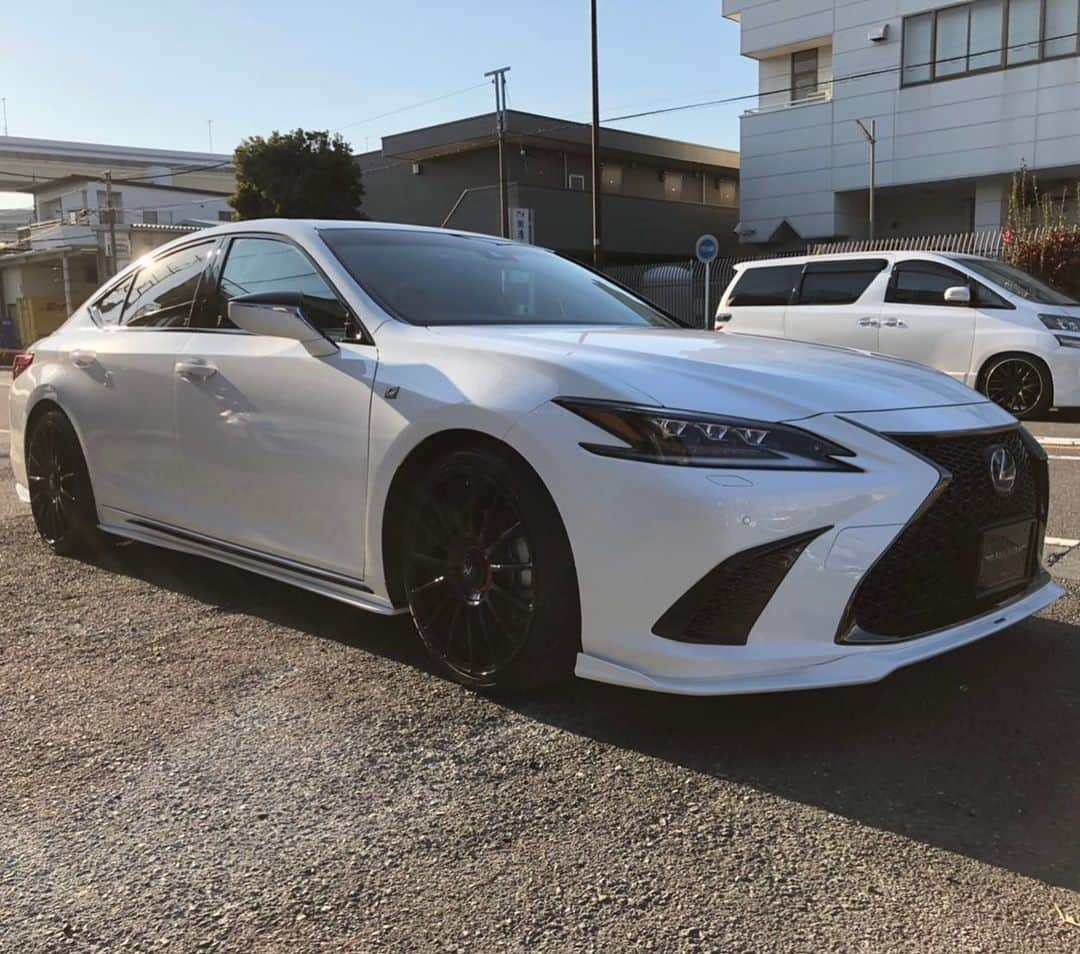 Spirits Artisanさんのインスタグラム写真 - (Spirits ArtisanInstagram)「Lexus ES F SPORT  Bodykit：Artisanspirits/// Sportsline blacklabel #artisanspirits  #lexus #lexuses #lexuses300 #lexuses300h  #レクサス #レクサスes #レクサスes300 #レクサスes300h #esfsport  #lxstnd #lexustuned #lexususa #evasivemotorsports #butlertire #jworksunlimited #premierautowerkz #suvproject #kanooperformance #車庫小舗 #nigeljdmparts #トラウム  #car_life_staff #bondtokyo #bondosaka #advanced_auto_performance  #otto.auto.service #mr__lexus #jackspna」12月19日 20時40分 - artisan_spirits