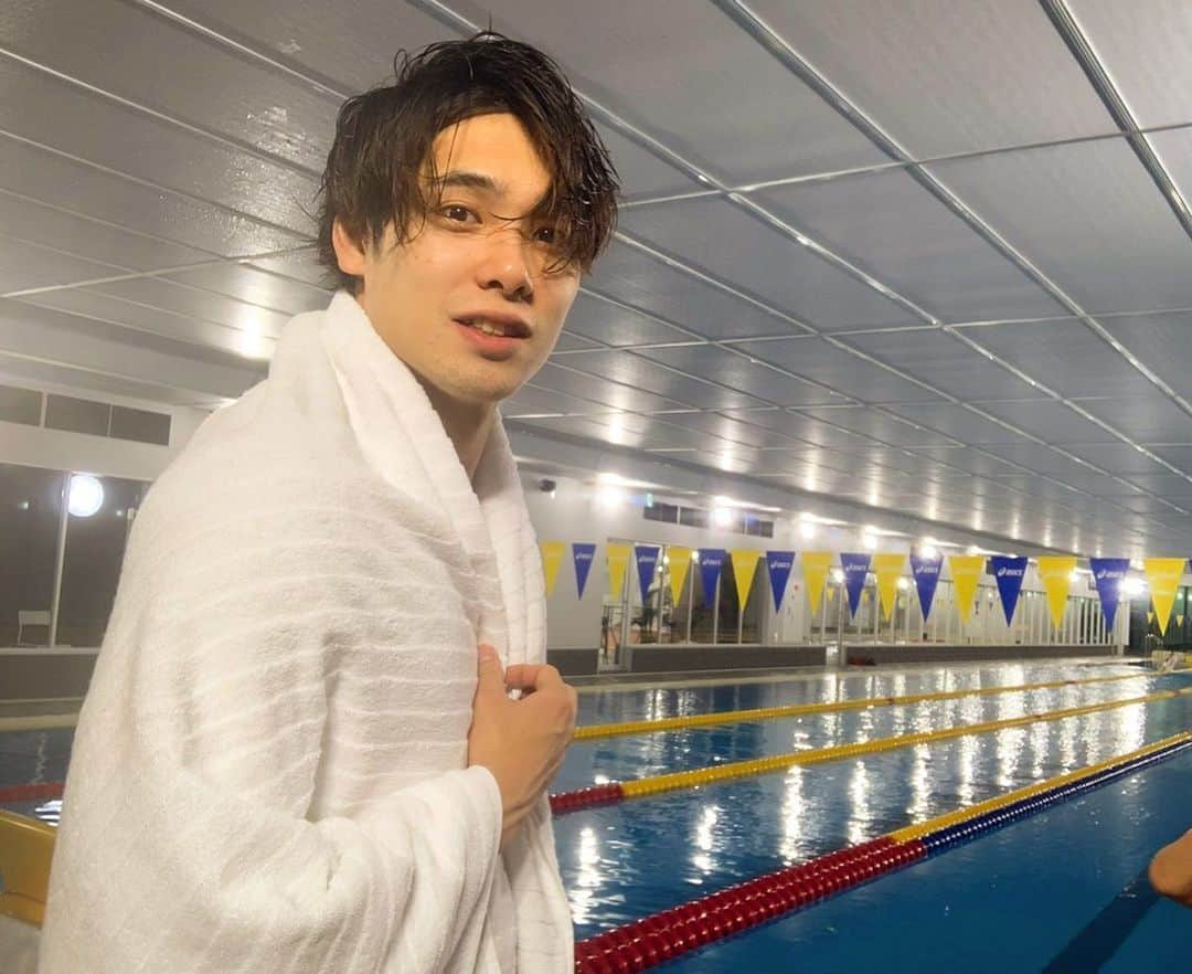 中村克のインスタグラム：「練習後バスローブ着てるの？って聞かれたので、、、着ません😂  タオルです！笑  ジャガード織のタオルは、柔らかい厚手のコットン生地で仕立てられふんわりとした肌触りのタオルです!  使い勝手も良いのでギフトにも最適です😎  クリスマスプレゼントにも🎄🎁  #armanicasa」