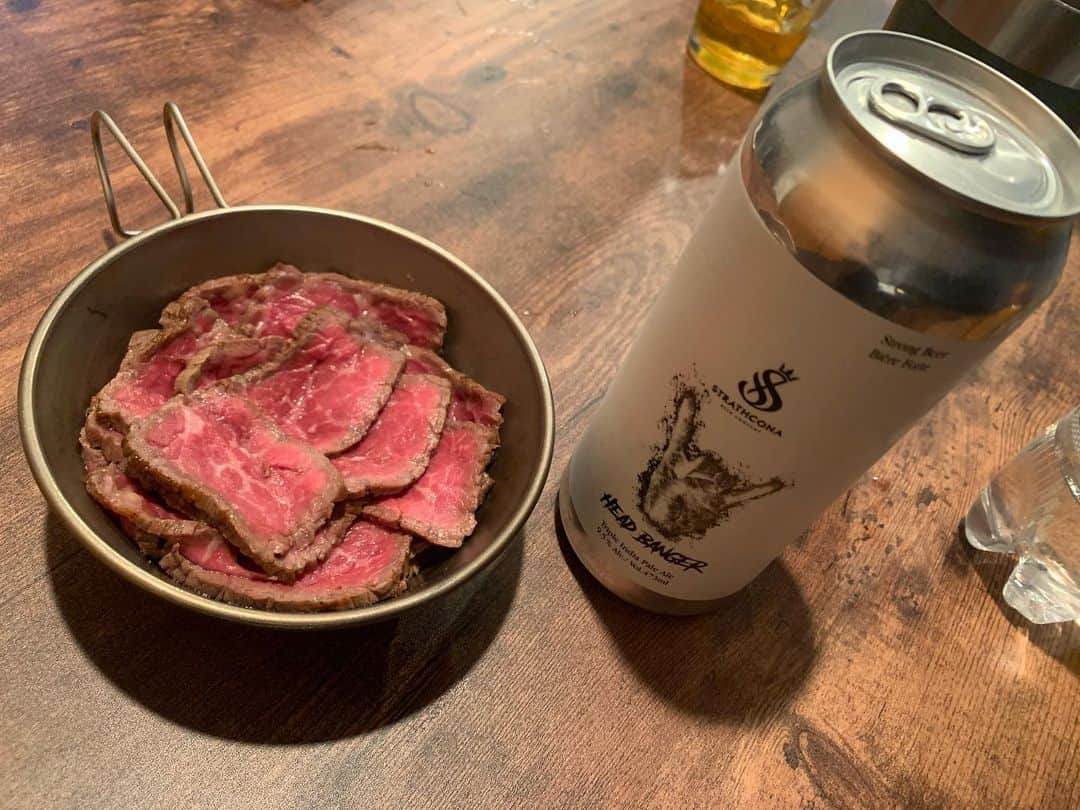 小林唯さんのインスタグラム写真 - (小林唯Instagram)「早稲田通り沿いにクラフトビールの店ができていたのでローストビーフを作りました。  #drinkup!!」12月19日 20時36分 - yui3651