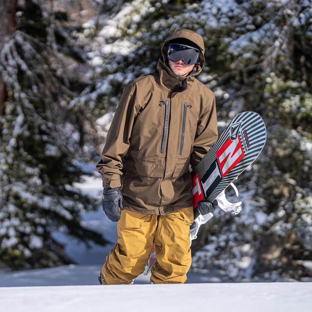 VolcomJapanさんのインスタグラム写真 - (VolcomJapanInstagram)「@volcomsnow チームライダー @torgeirbergrem in the “TEN GORE TEX JACKET” & “RAIN GORE BIB OVERALL” ❄️ 店頭 / volcom.jp オンラインストアで発売中✅  #VolcomSnow #TrulyDefined #TrueToThis #VolcomJapan #Volcom #ボルコム」12月19日 20時50分 - volcomjapan