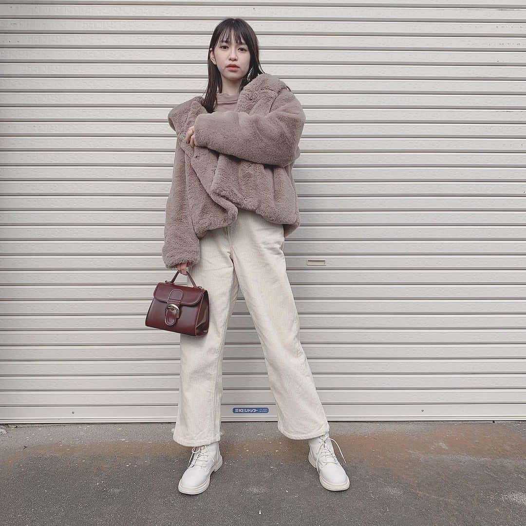 町田恵里那さんのインスタグラム写真 - (町田恵里那Instagram)「☁︎☽﻿ 地元コーデ🦢❤︎﻿ ﻿ ラフな組み合わせは﻿ ツートンコーデでお洒落感をプラスしたよ🏳️‍⚧️﻿ ﻿ ﻿ アイテムはタグ付けしてる📍﻿ ﻿ ﻿ ﻿ ﻿ ﻿ ﻿ ﻿ #エリナパレット #町田恵里那 #ootd #地元コーデ #コーデ #きょコ #ファッション」12月19日 20時57分 - machida_erina122