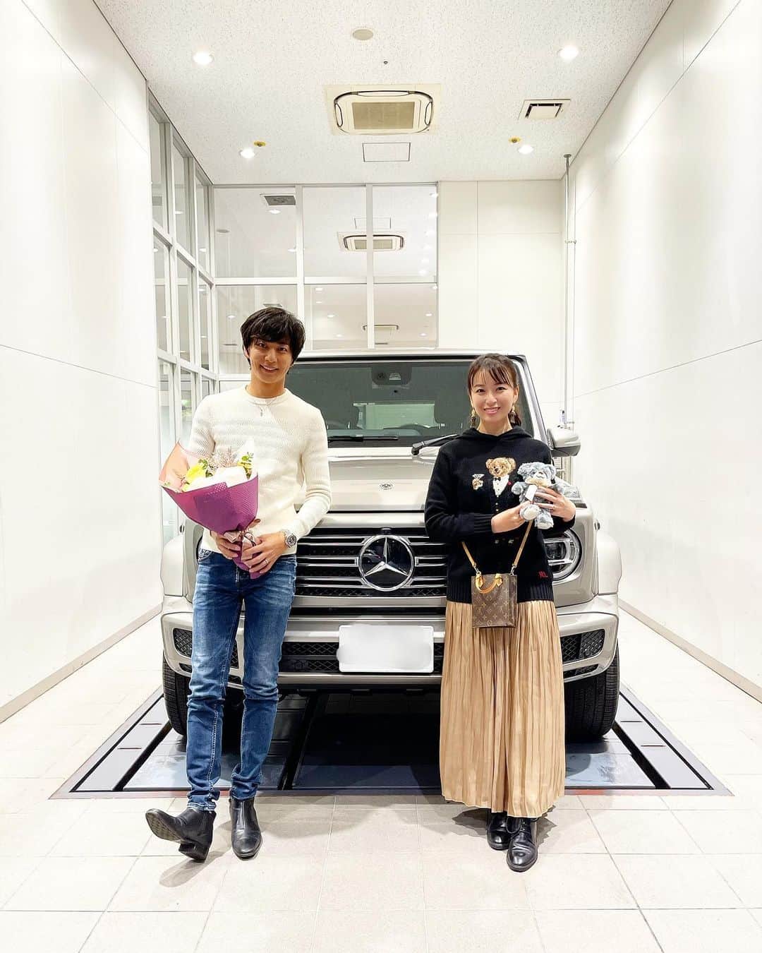 岩間恵さんのインスタグラム写真 - (岩間恵Instagram)「納車！車は詳しくないけど おまけのクマ🧸が可愛いってことは分かる  私も運転がんばります💪 (ペーパーのためゴールド免許保持者)」12月19日 20時56分 - iwamame