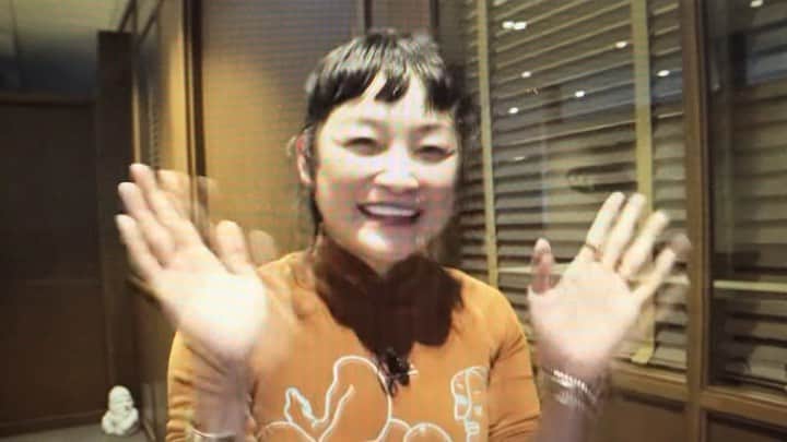 のインスタグラム：「今回はですね〜、YouTube 登録者さま3万人を記念して、チャンネル初！のルームツアーです(←YouTuberっぽい…！)  日本ファッション業界の誇るミスター・チャーミング、 @beams_official 社長 @taracyan3 さんが登場しまっす❤️  プロフィールのリンクからどうぞ♪  This time, in commemoration of 30,000 YouTube subscribers, we're going to do a room tour for the first time on our channel!   Mr. Charming, the pride and joy of the Japanese fashion industry, CEO of @beams_official ,@taracyan3 is here ❤️  Please click on the link in my profile.  #roomtour #yourube #beams  #設楽さんありがと！　#楽しかった😊」