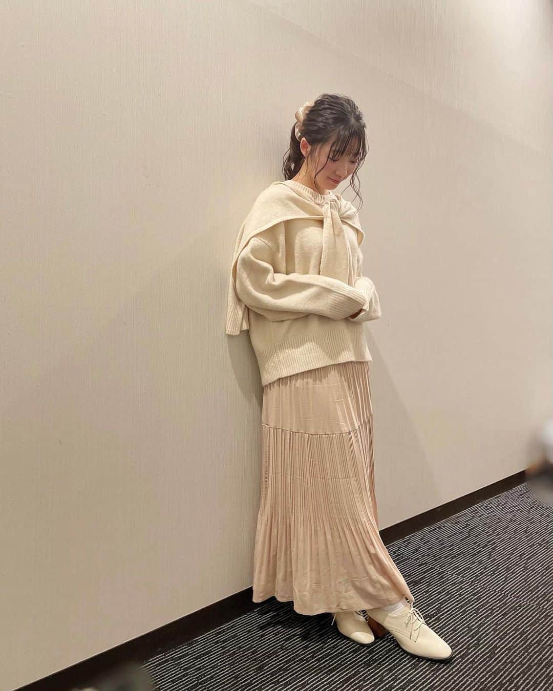 山岸理子のインスタグラム：「* 個別イベントありがとう✼̥୭*ˈ  今日は衣装が私服でした〜〜 ベージュの #ワントーンコーデ   また会いに来てね🤍  #tsubaki_factory #山岸理子 #私服 #個別イベント #ありがとう #明日も #飯田橋だよ〜 #なんと #明日は #制服 笑」