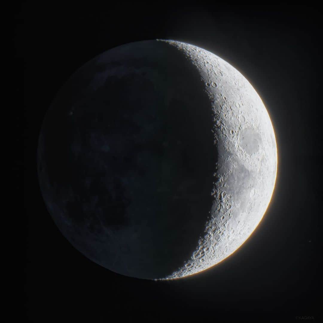 KAGAYAさんのインスタグラム写真 - (KAGAYAInstagram)「先ほど撮影した冬の月です。 木星と土星を追うように沈んでいきました。 冷え込んでいますので暖かくしておやすみください。 今日もお疲れさまでした。 #moon」12月19日 21時08分 - kagaya11949