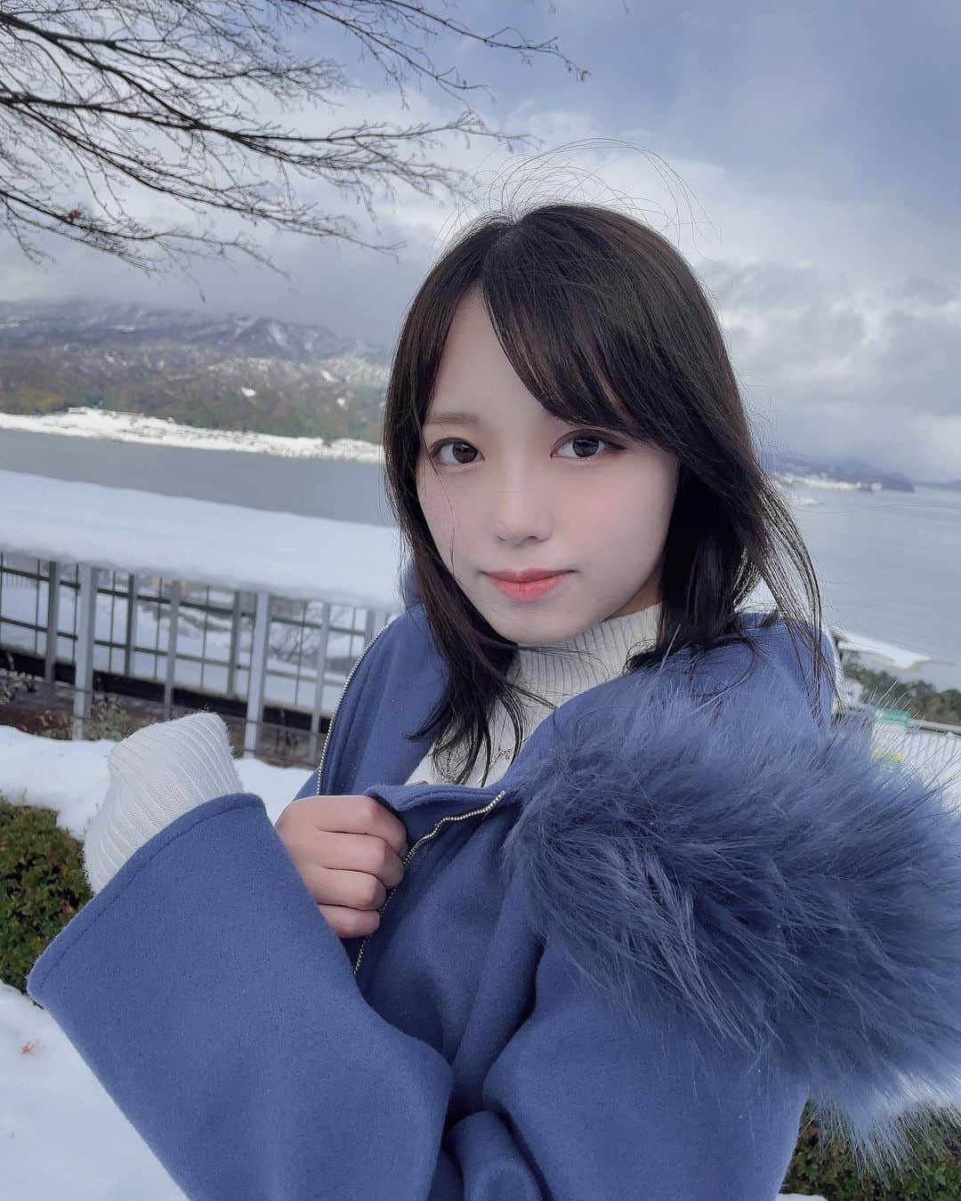 梅村遥奈さんのインスタグラム写真 - (梅村遥奈Instagram)「. . . .  天橋立に行ってきたよー！ . 雪が綺麗でした！⛄️ . . . #京都 #京都グルメ #京都カフェ #京都観光  #関西旅行 #関西観光 #京都旅行 #京都散策 #京都旅 #京都観光スポット #天橋立 #天橋立ビューランド #丹後 #雪 #雪景色 #コートコーデ #ミディアムヘア #くびれボブ #くびれミディ #ミディアムボブ #ミディアムアレンジ」12月19日 21時10分 - u.haruna_