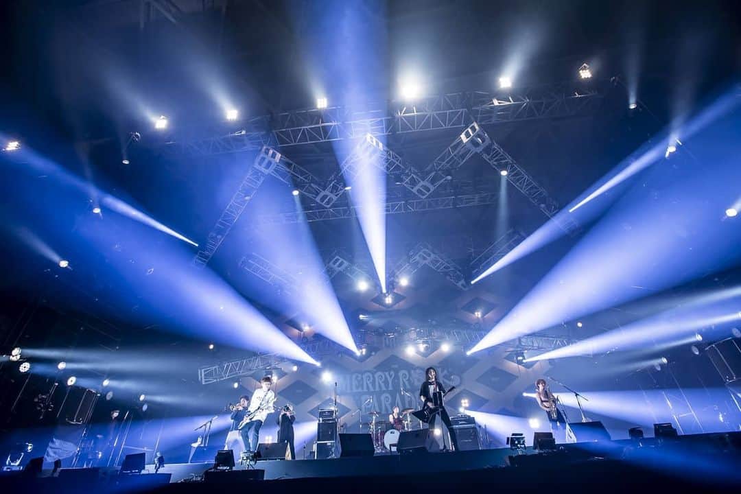 HEY-SMITHのインスタグラム：「12/19(土) ポートメッセなごや1号館～3号館 “MERRY ROCK PARADE 2020” photo by @hayachinphoto」