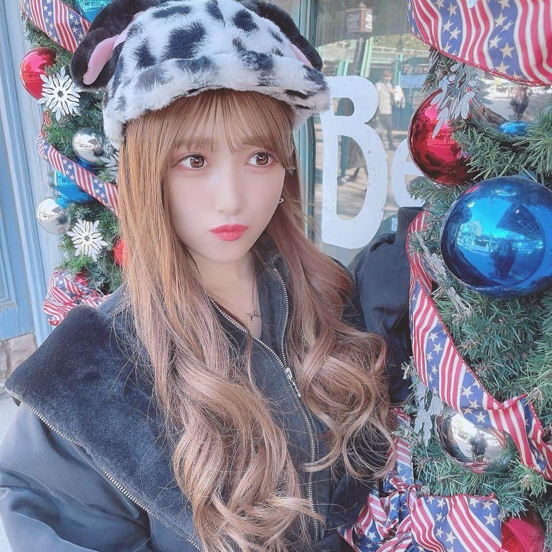 田口未彩のインスタグラム：「🎄  ディズニーってどのシーズンも ワクワクする〜☺️❤️  #ディズニー　#ディズニーシー  #ディズニーランド  #ディズニーコーデ　#ディズニークリスマス　#ディズニー被り物　#クリスマスディズニー」